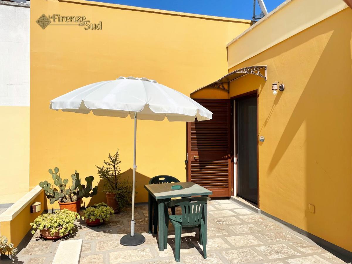 La Firenze Del Sud Bed & Breakfast เลชเช ภายนอก รูปภาพ