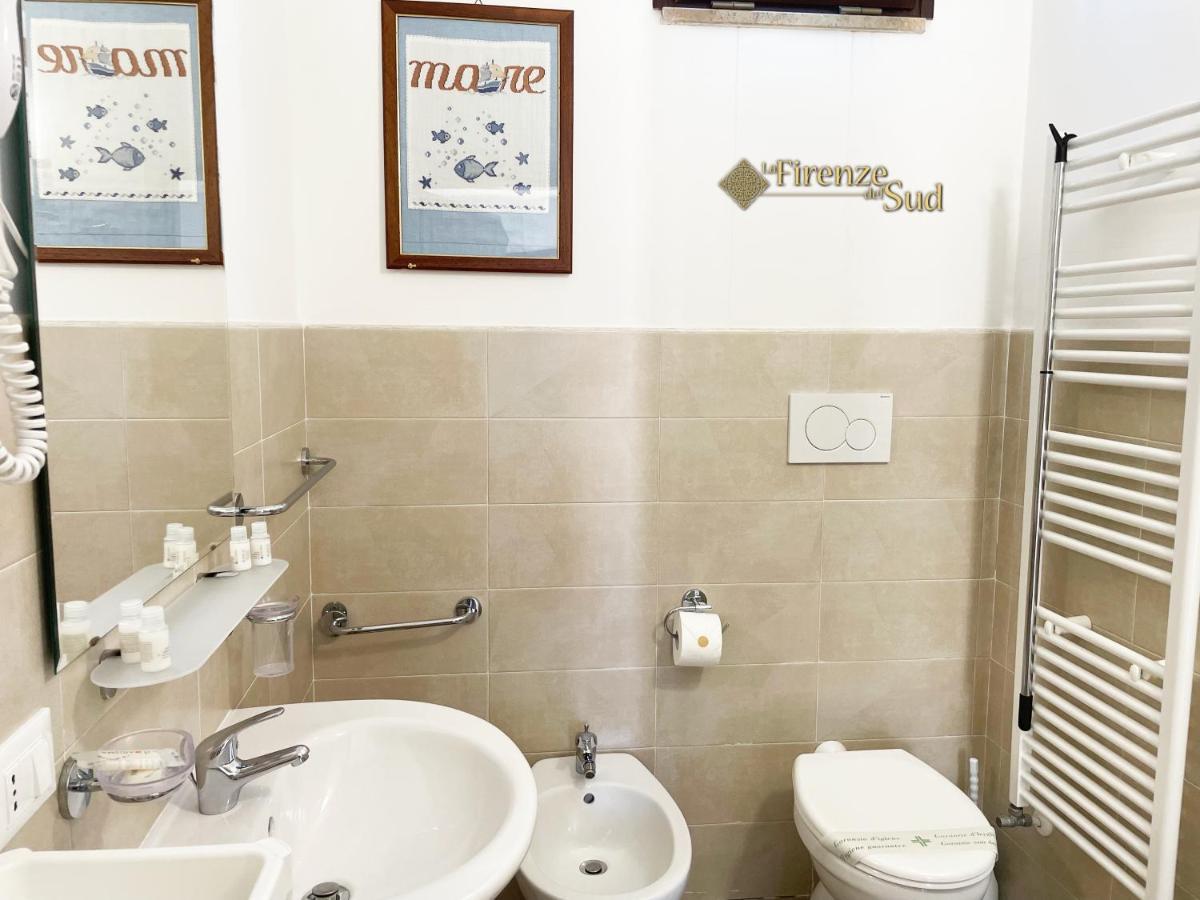 La Firenze Del Sud Bed & Breakfast เลชเช ภายนอก รูปภาพ